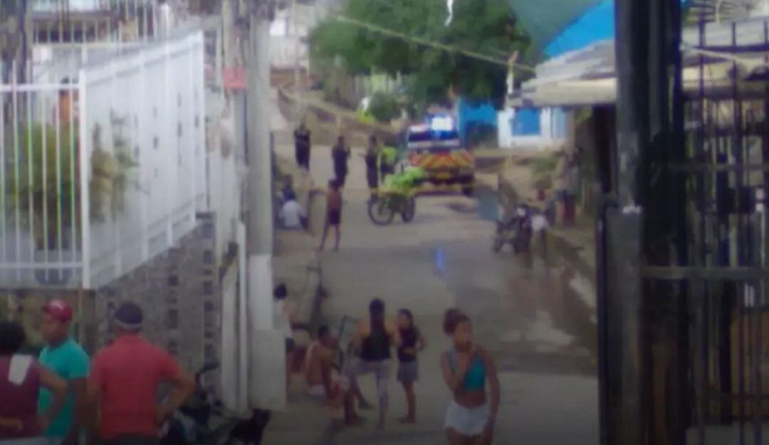 Dos sujetos a bordo de una motocicleta le dispararon en la calle de Los Tángala