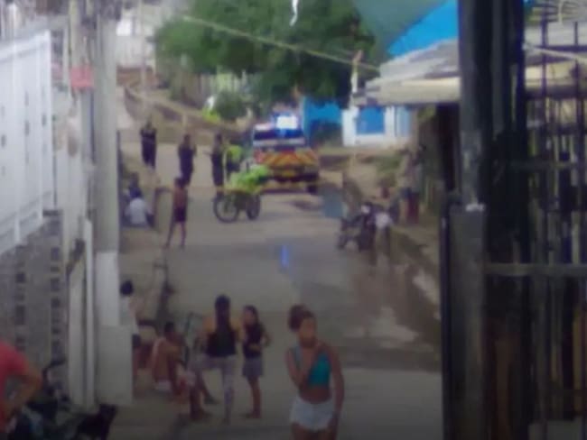 Dos sujetos a bordo de una motocicleta le dispararon en la calle de Los Tángala