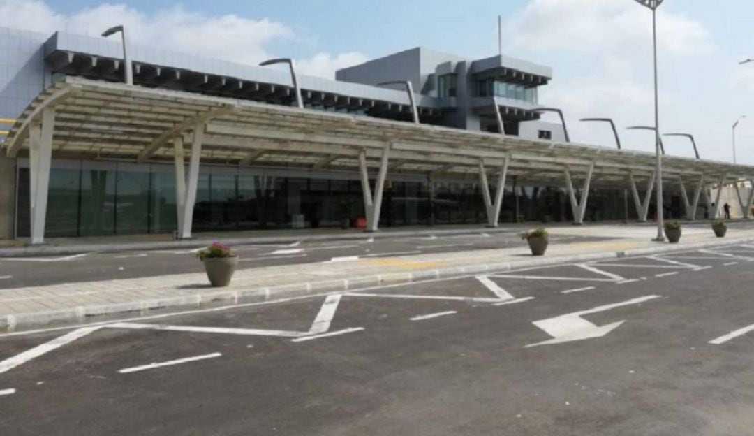 Fachada del aeropuerto Ernesto Cortissoz