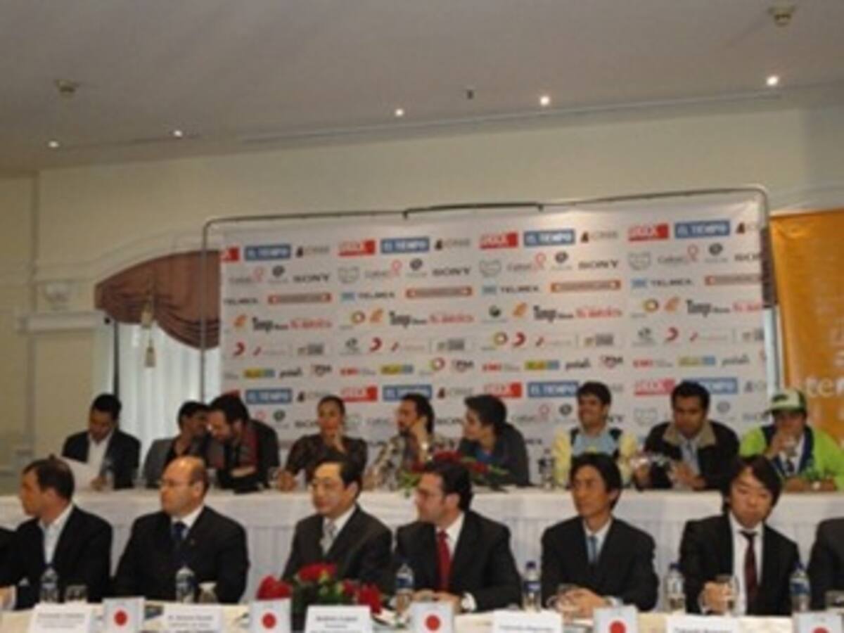 19 artistas colombianos se unen a favor de Japón