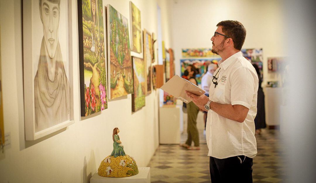 El gobernador de Bolívar Vicente Antonio Blel Scaff destacó las obras de arte que hacen alusión a la cultura y al medio ambiente