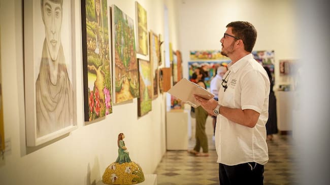 El gobernador de Bolívar Vicente Antonio Blel Scaff destacó las obras de arte que hacen alusión a la cultura y al medio ambiente