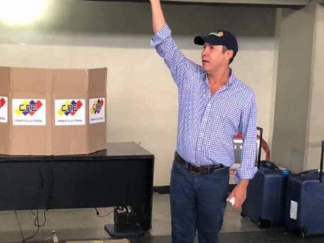 Precandidato opositor venezolano evalúa su inscripción para presidenciales