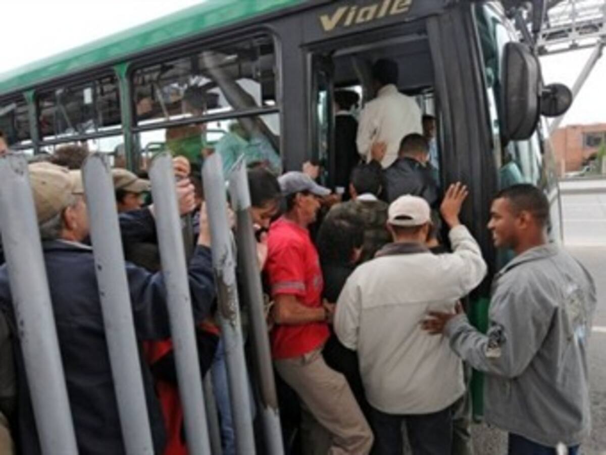 Lentamente se comienza a mover el transporte público en Bogotá