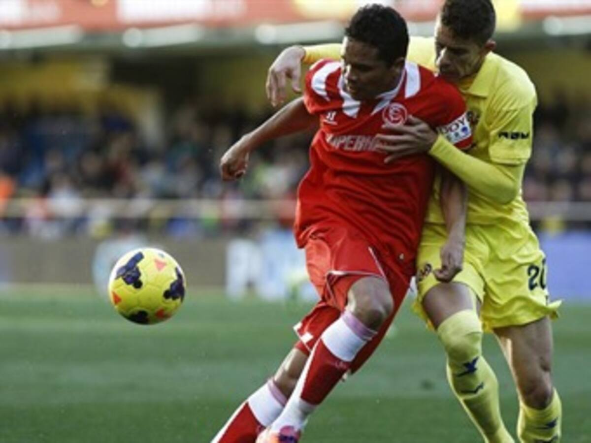 Carlos Bacca llegó a ocho goles con Sevilla en Liga de España
