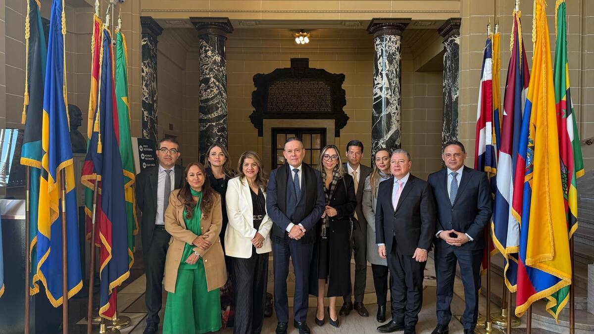 Congresistas piden medidas cautelares a la CIDH por “amenazas de Petro” tras hundir reforma laboral