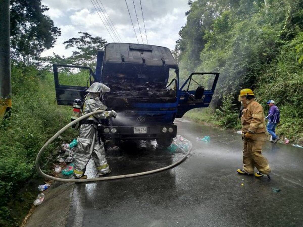 Cinco vehículos de empresas de bebidas han sido incinerados en Norte de Santander