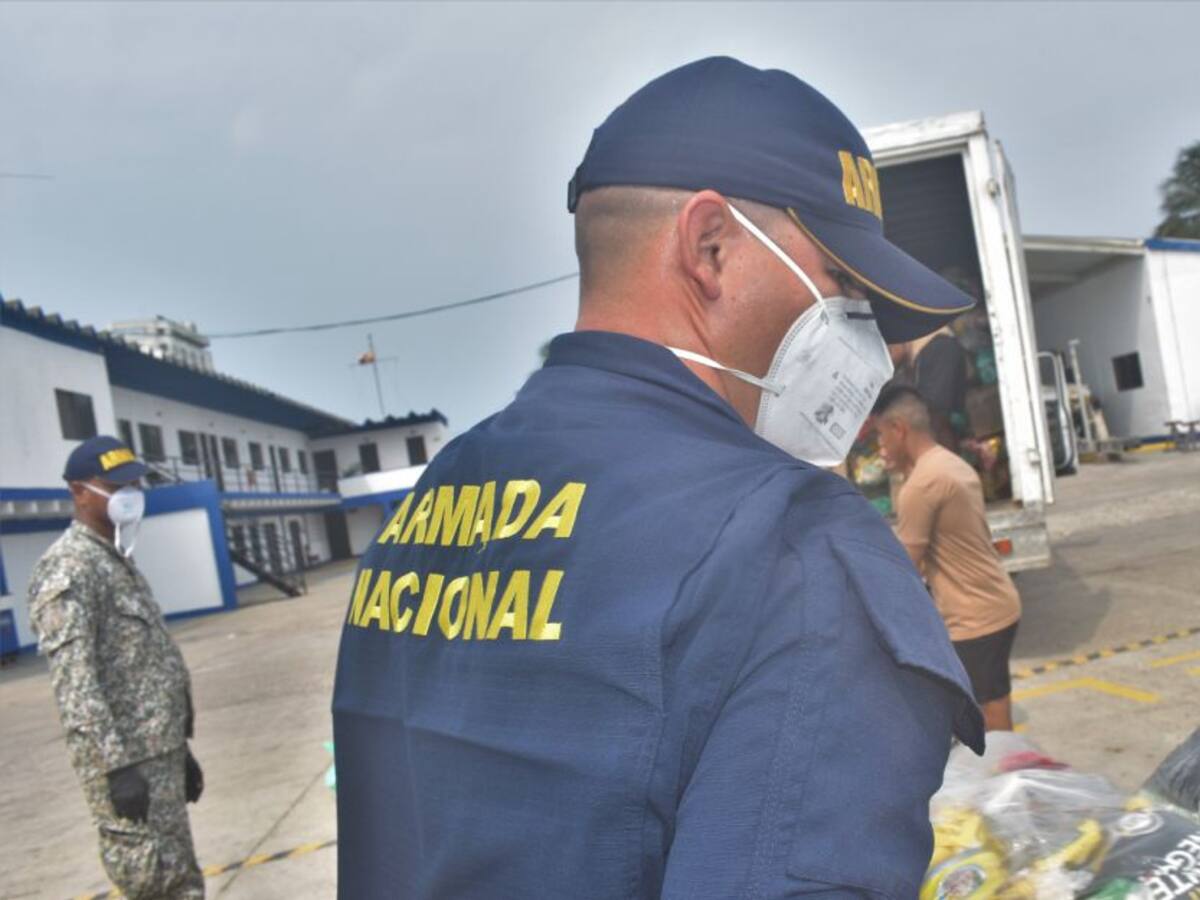 Armada de Colombia presente en entrega de 4900 ayudas en Cartagena