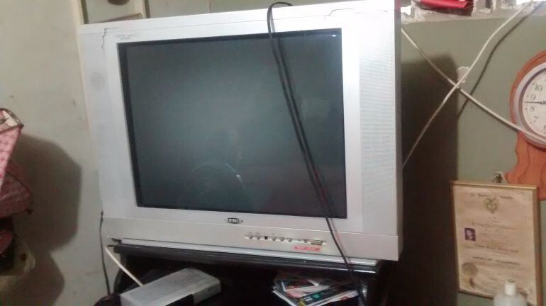 Uno de los electrodomésticos quemados por oscilaciones del voltaje. 