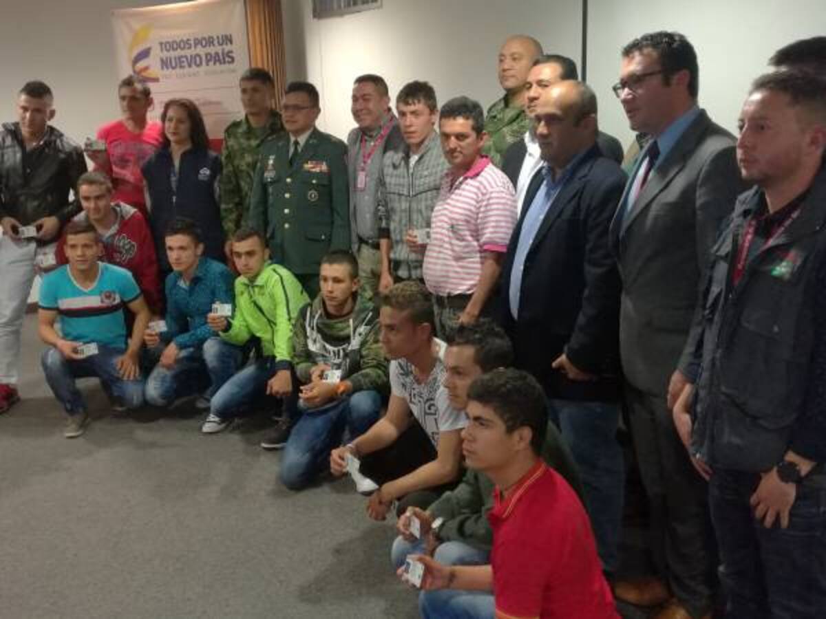 Víctimas de desplazamiento forzado recibieron libreta militar gratis en Caldas