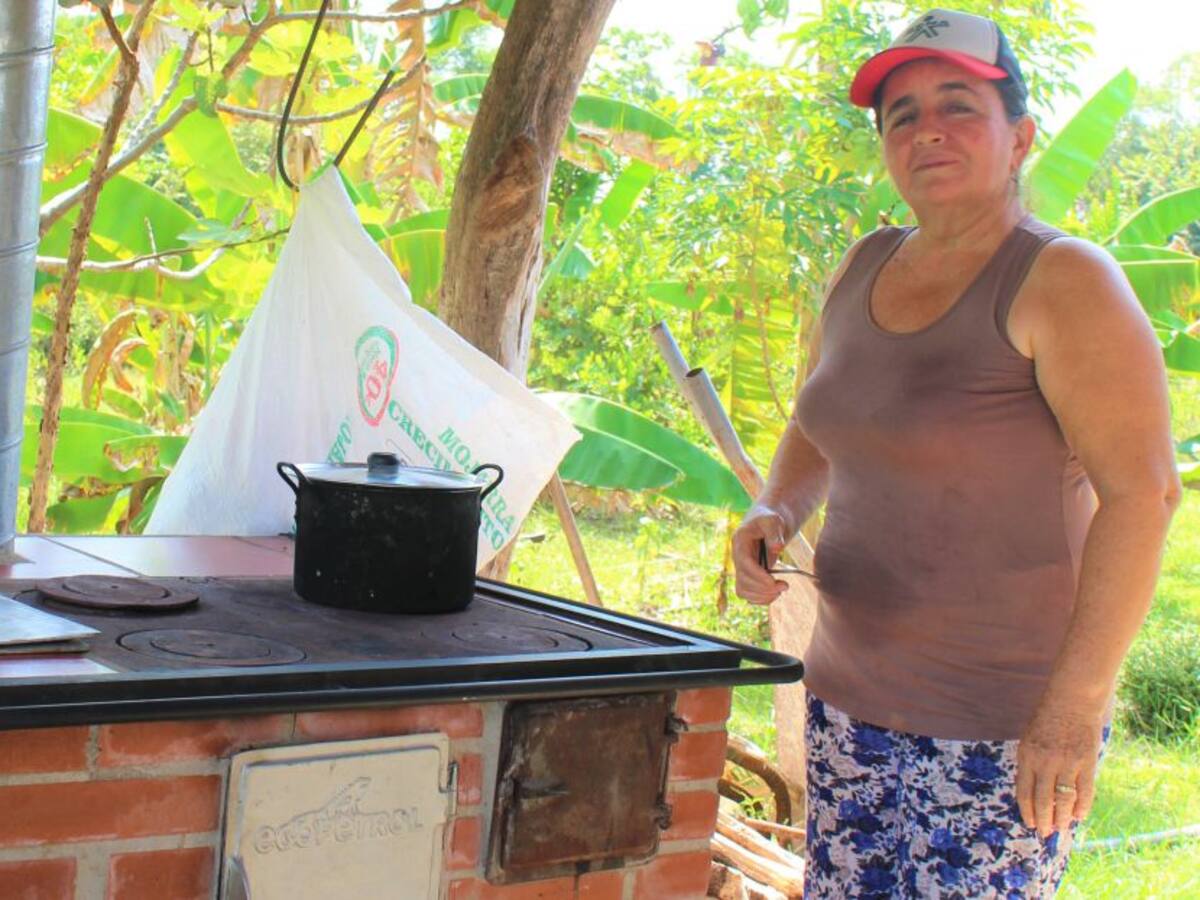 No más leña, ahora estufas ecoeficientes en el Huila
