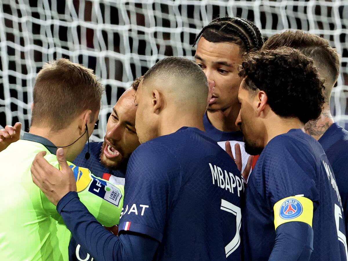 La insólita expulsión de Neymar en la reanudación de la Liga de Francia