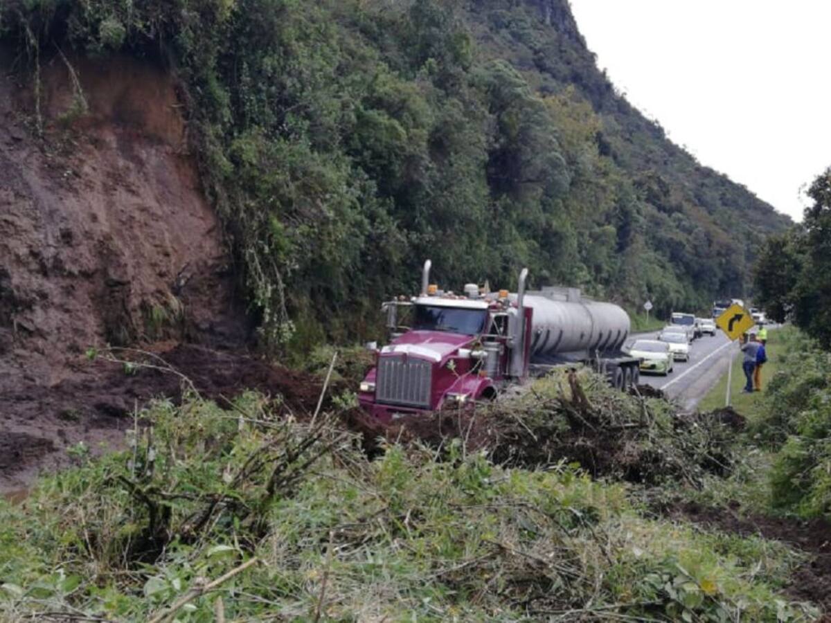 Deslizamiento en la vía entre Manizales y Mariquita
