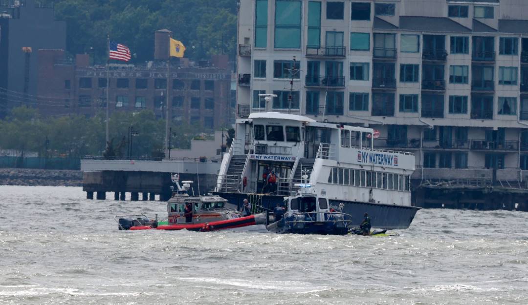 Rescate del bote accidentado en el río Hudson. Foto: Getty