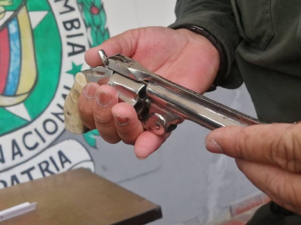 En Cartagena capturaron a hombre con revólver de marca estadounidense