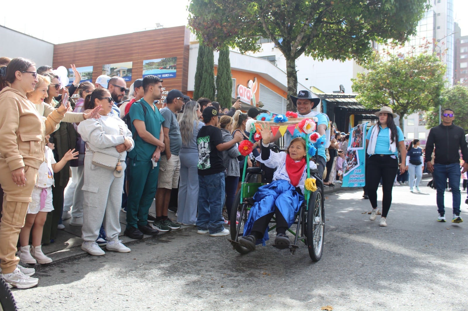 Foto Caracol Radio, desfile de la Feria de Manizales