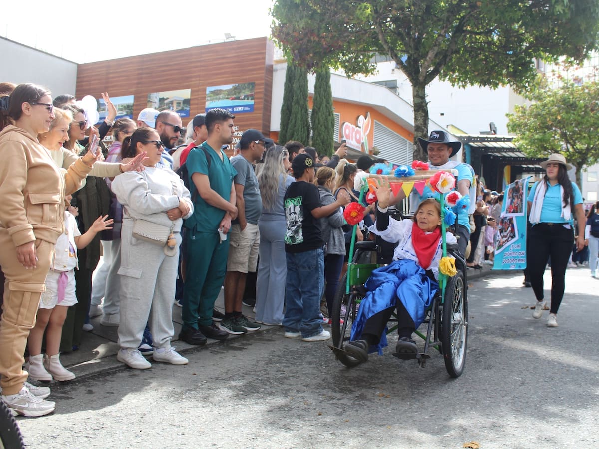 Más que un desfile: el reconocimiento a la vejez y la discapacidad en Manizales