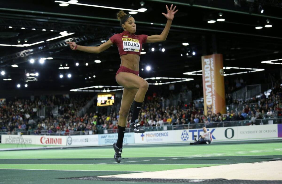 La atleta de 21 años logró un salto con tan solo ocho centímetros de diferencia a la competidora colombiana en la reciente competencia de la Liga Diamante.