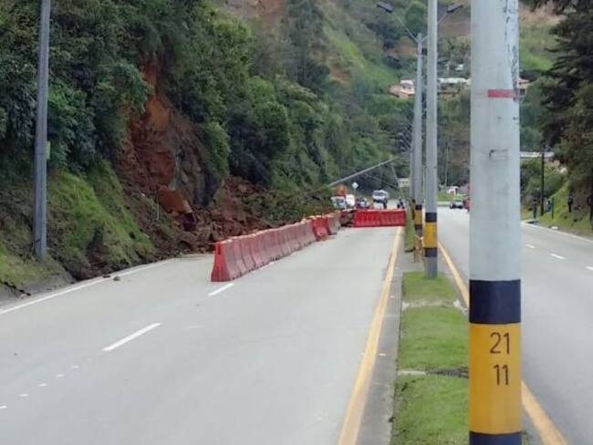 Piden declaratoria de emergencia para intervenir derrumbe en la vía Medellín-Bogotá