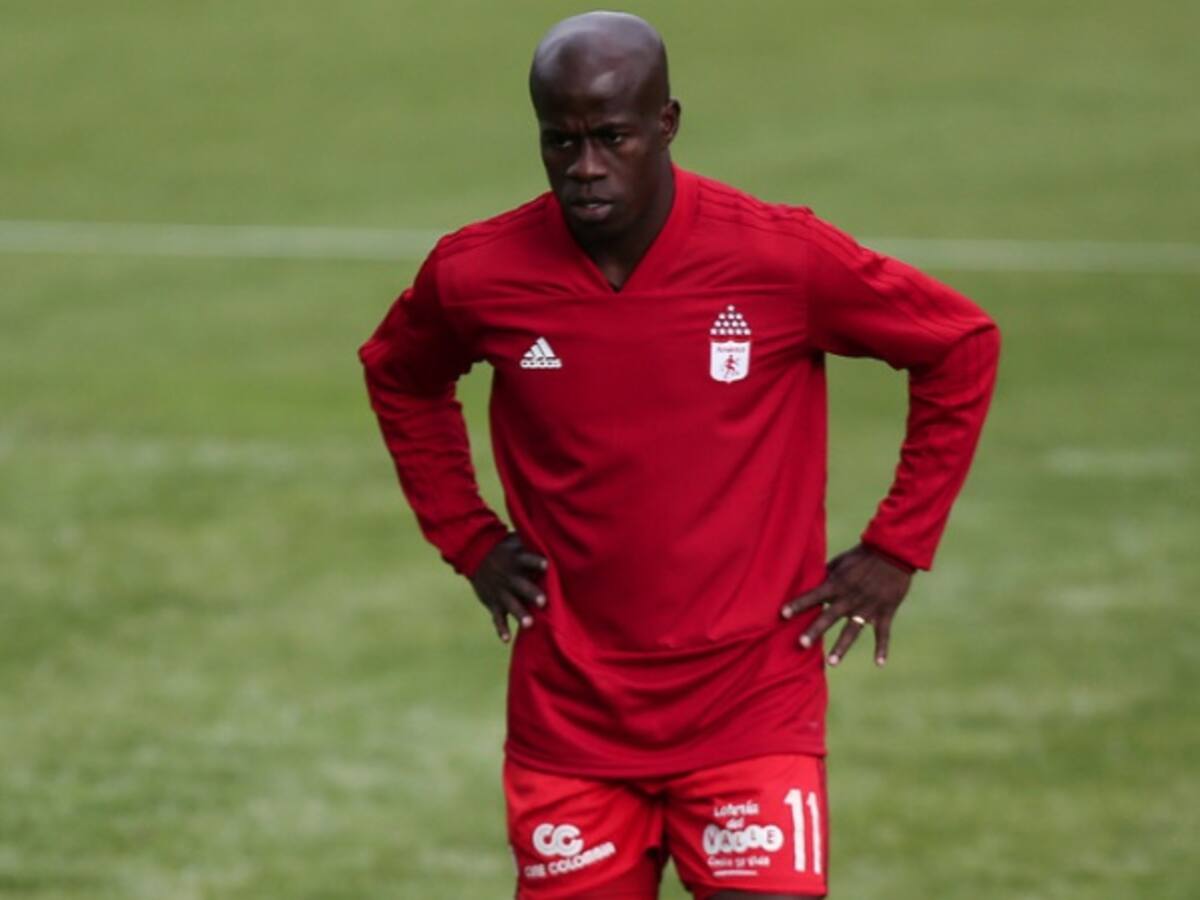 Un periodista arregló todo para mí llegada al América: Carmelo Valencia