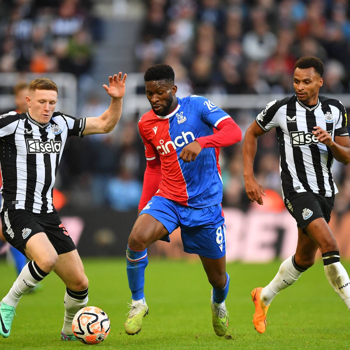 Jefferson Lerma regresó a las canchas en dolorosa derrota del Crystal Palace