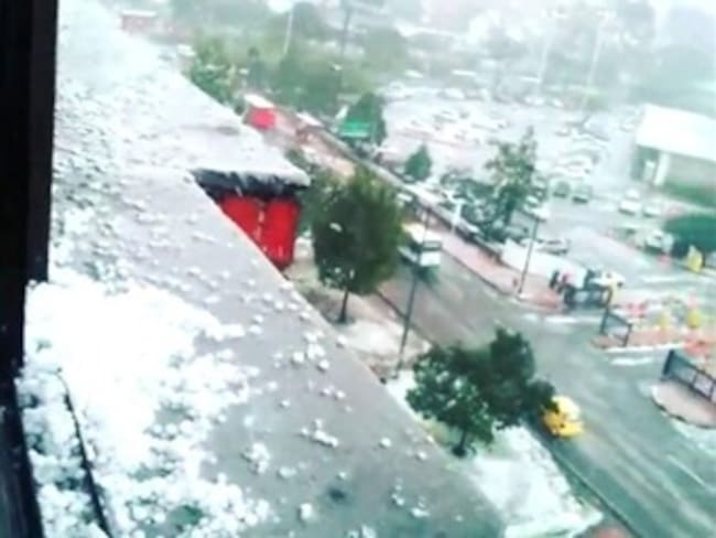 Se desplomó parte del techo de Cine Colombia de Unicentro