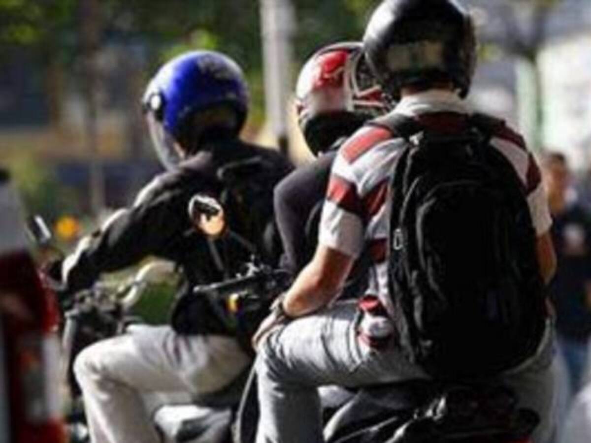 En Calarcá y Montenegro van a prohibir el tránsito de parrillero en moto