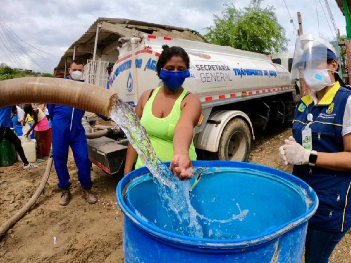 Entregan agua potable en comunidades vulnerables de Cartagena