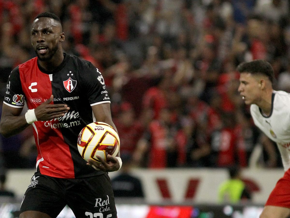 Doblete de Julián Quiñones y espectacular atajada de Camilo Vargas en partidazo del Atlas