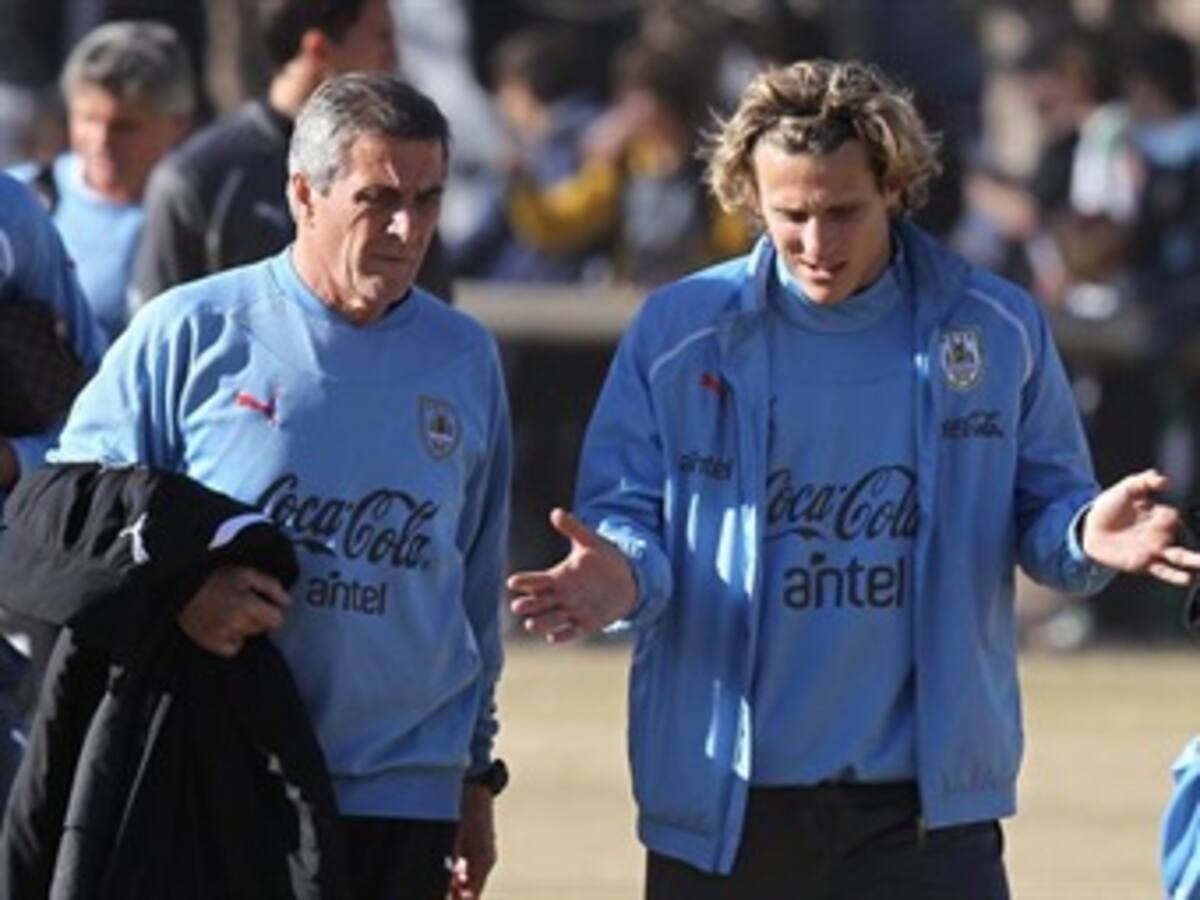 Uruguay y México definen su suerte en la Copa