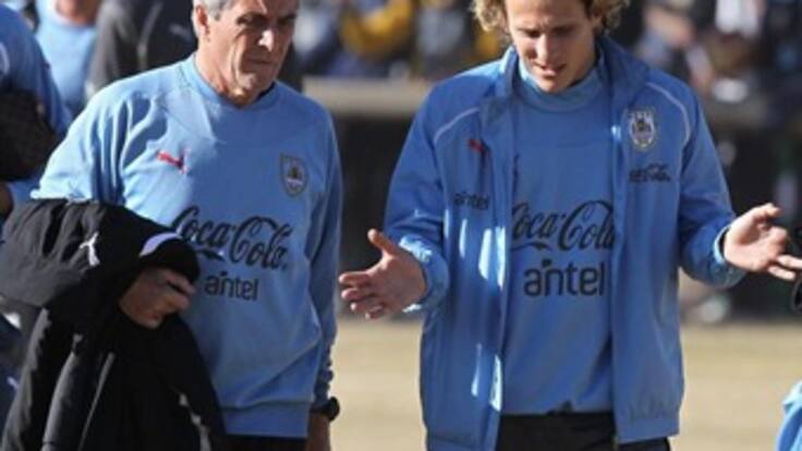 Uruguay y México definen su suerte en la Copa
