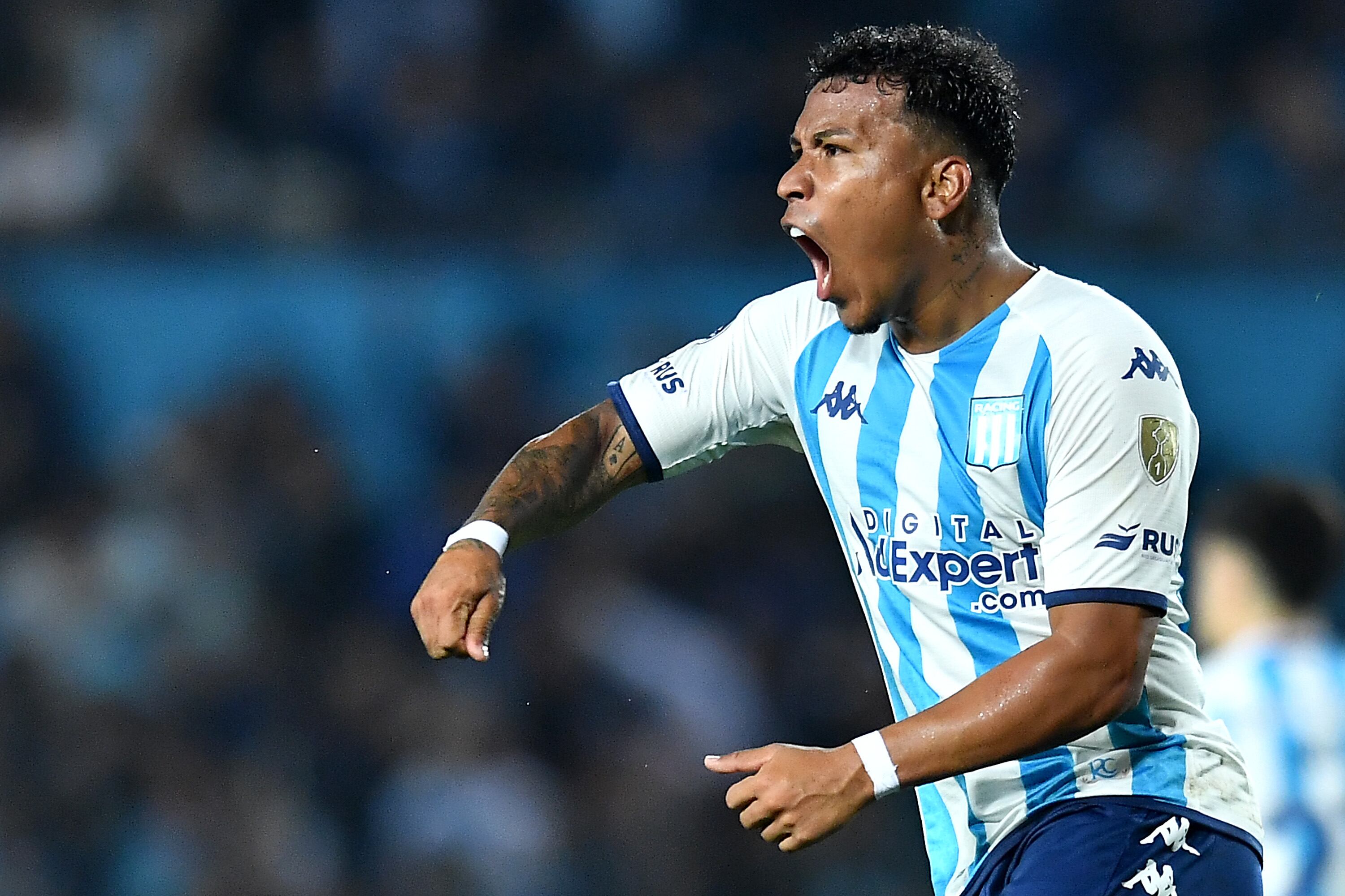 Roger Martínez celebrando con Racing. (Photo by Marcelo Endelli/Getty Images)