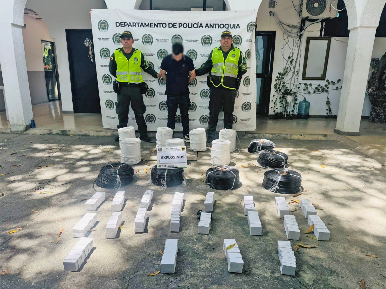 Capturado con explosivos ocultos en bultos de arroz - foto policía Antioquia
