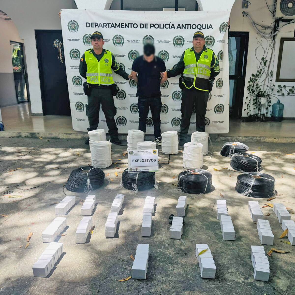 La policía incautó 10 mil detonadores ineléctricos escondidos en bultos de arroz en La Pintada