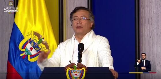 “Si no se hace lo que ellos determinan, matan", afirmó Petro, quien agregó que "la mafia de la cocaína, hoy lava dinero principalmente a través del contrabando.