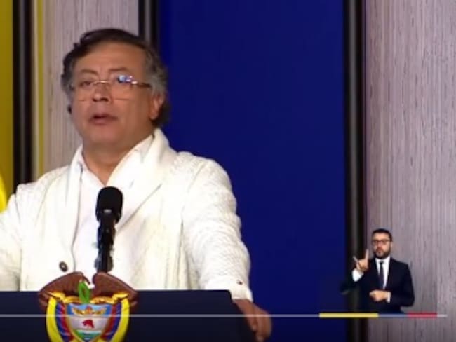 “Si no se hace lo que ellos determinan, matan", afirmó Petro, quien agregó que "la mafia de la cocaína, hoy lava dinero principalmente a través del contrabando.