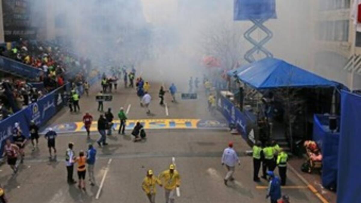 Tres muertos y más de 250 heridos dejan explosiones en Maratón de Boston