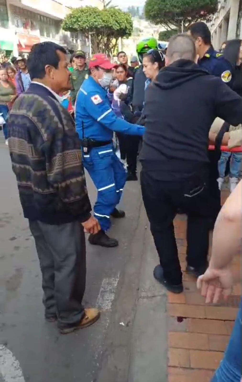 Un joven de 23 años fue trasladado al Hospital Regional de Sogamoso, al saltar de un tercer piso.