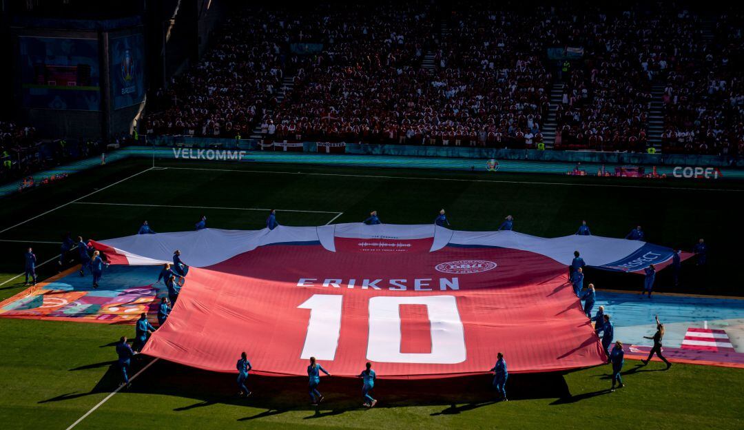 El volante del Inter de Milán fue homenajeado en el más reciente partido de Dinamarca.