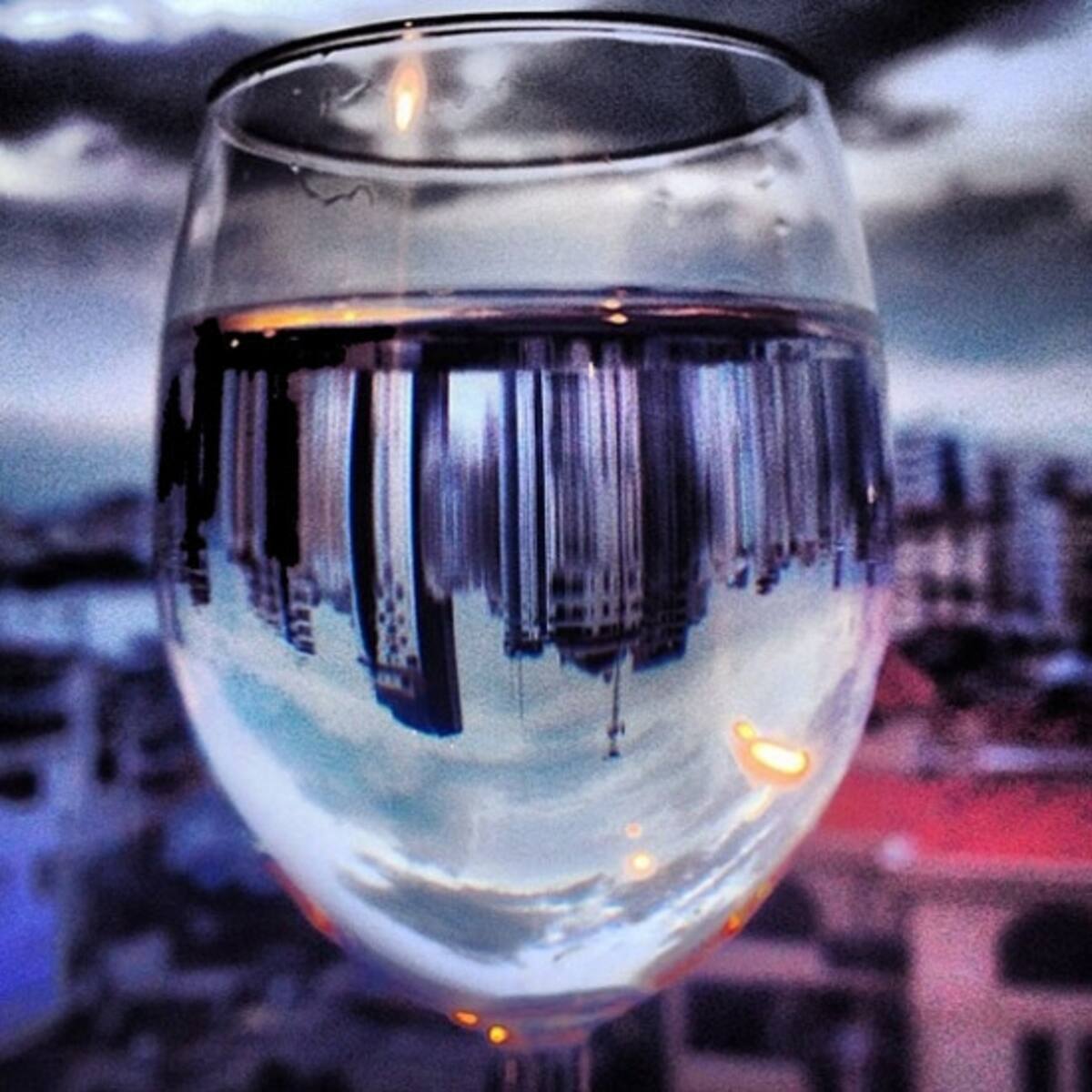 “Tu cuerpo enmarca tu alma”, nos dice Estefania Acuña Betancourt. La foto es de Porto Venere, Italia. Nos la envió en respuesta al tema "Marcos".