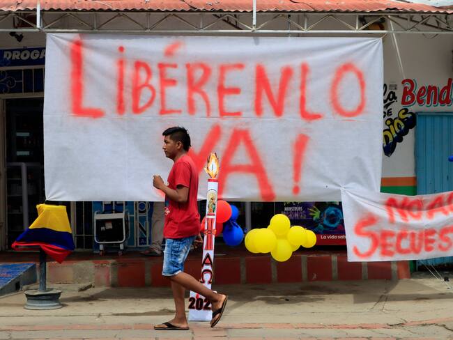 Gobierno no ha considerado levantarse de mesa de diálogos con ELN por secuestro de Díaz: Cepeda