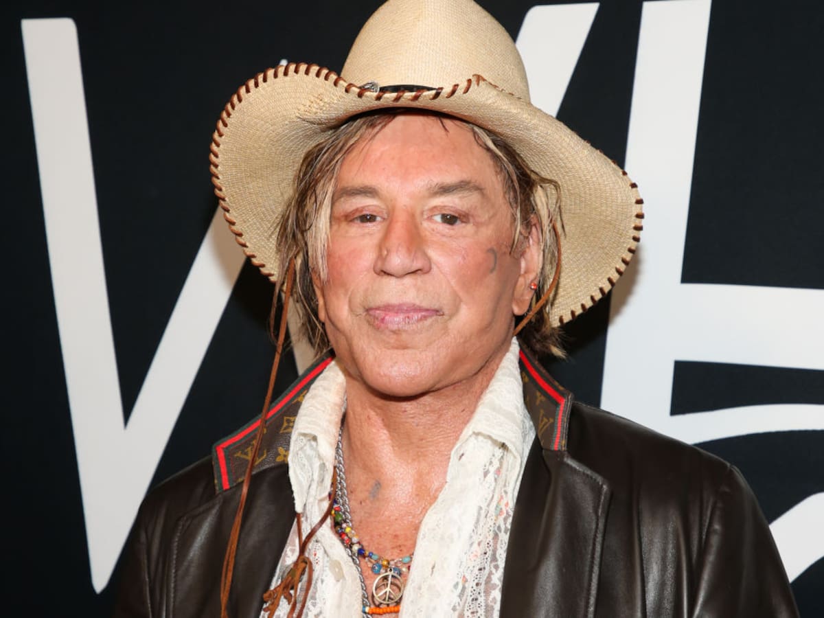 El actor Mickey Rourke es desalojado de su casa en Los Ángeles por una orden judicial de California