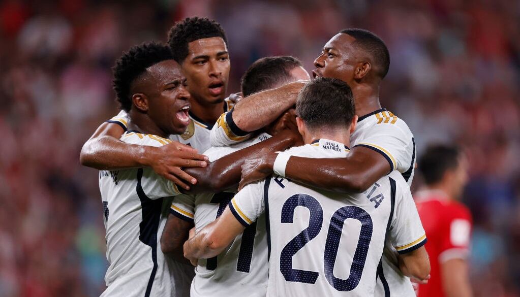 Jugadores del Real Madrid celebran el gol de Rodrygo ante el Athletic Club Bilbao (Photo by David S. Bustamante/Soccrates/Getty Images)