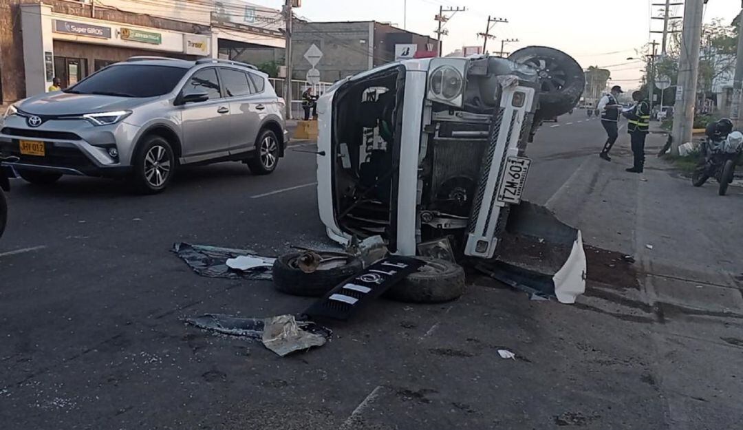 Según las primeras hipótesis de las autoridades de tránsito, el conductor tuvo un microsueño y perdió el control del vehículo