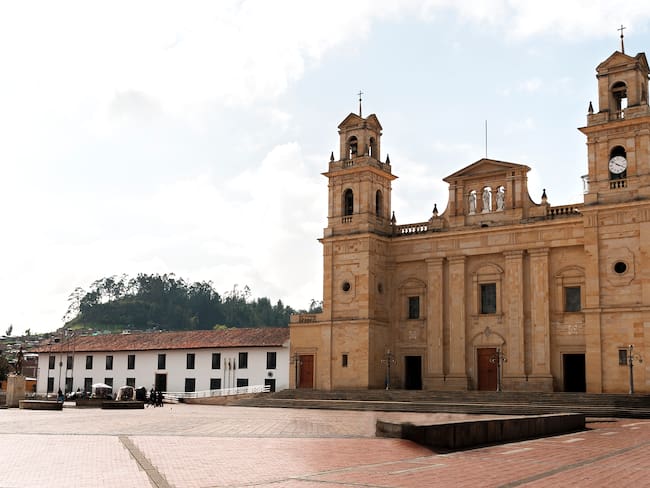 Plaza de Chiquinquirá con la Basílica de Nuestra Señora del Rosario (Foto vía Getty Images)
