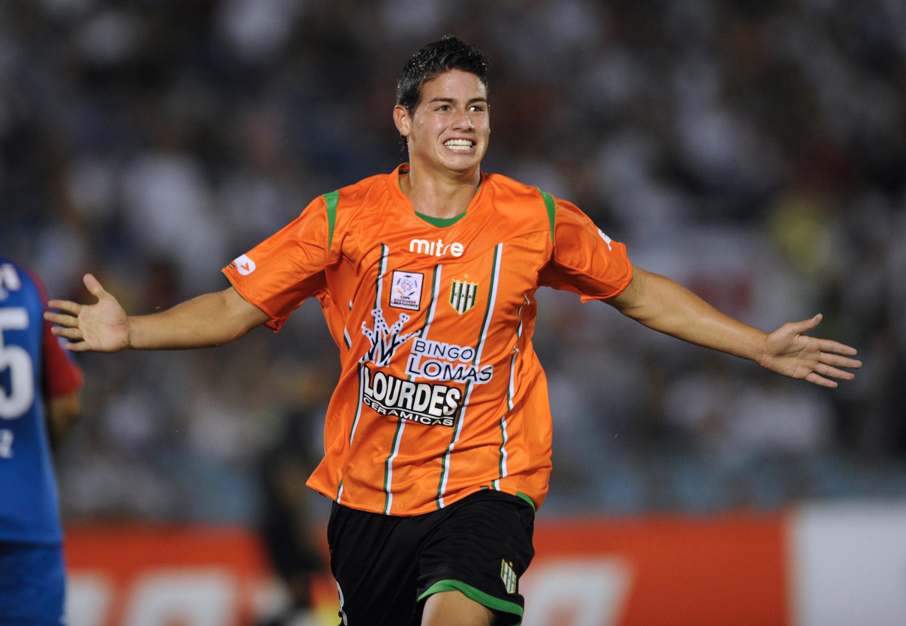 James Rodríguez durante su paso por Banfield. (Photo credit should read MIGUEL ROJO/AFP via Getty Images)