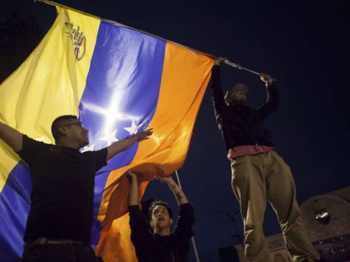 Santos felicita a Venezuela por elecciones transparentes y tranquilas