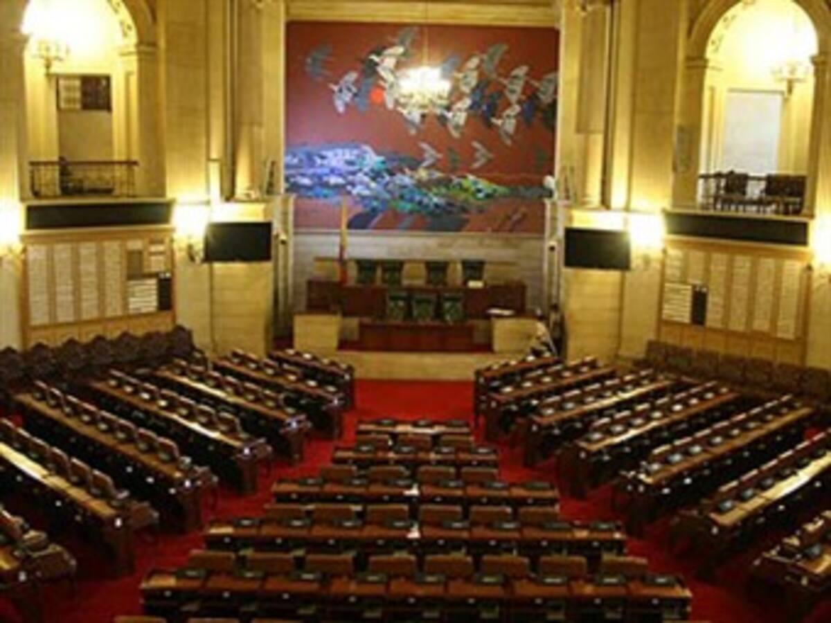 Gobierno busca salidas jurídicas para llamar a sesiones extras al Congreso