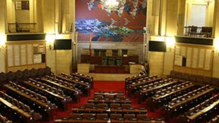 Gobierno busca salidas jurídicas para llamar a sesiones extras al Congreso