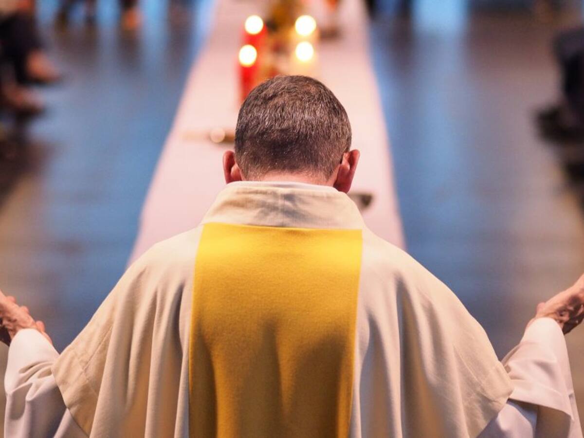 Por coronavirus, padres no podrán celebrar misa si tienen gripa